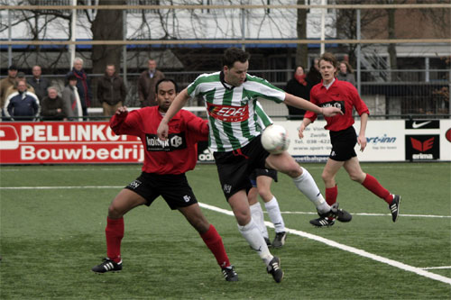 Be Quick '28 - SC. Genemuiden (Foto: Helmich Lubberts).