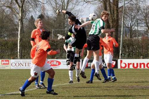Oranje Nassau - Sc. Genemuiden (Foto Helmich Lubberts)