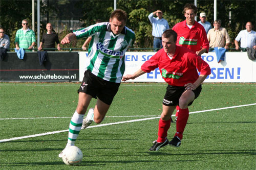 Be Quick '28 - SC. Genemuiden (Foto Helmich Lubberts).