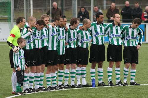 Indrukwekkend 1 minuut stilte voor Antoine (Foto Helmich Lubberts).