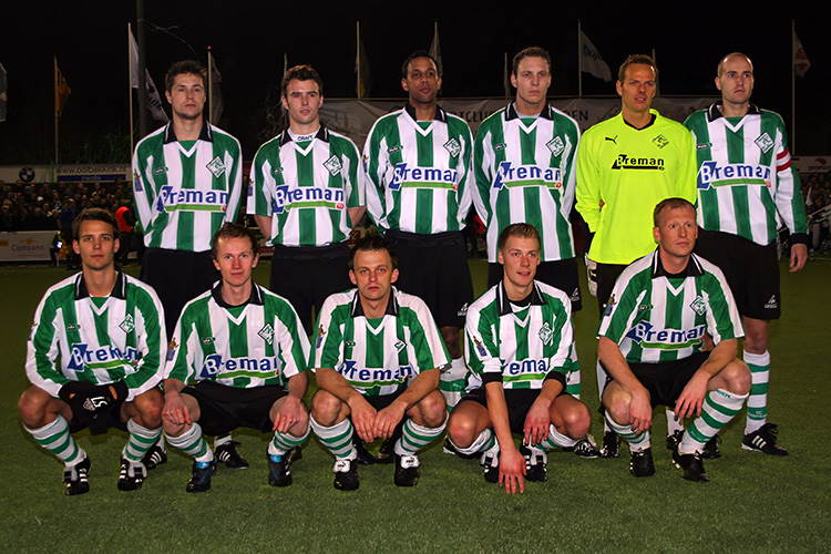 De 11 spelers die bij de aftrap hun opwachting mochten maken.