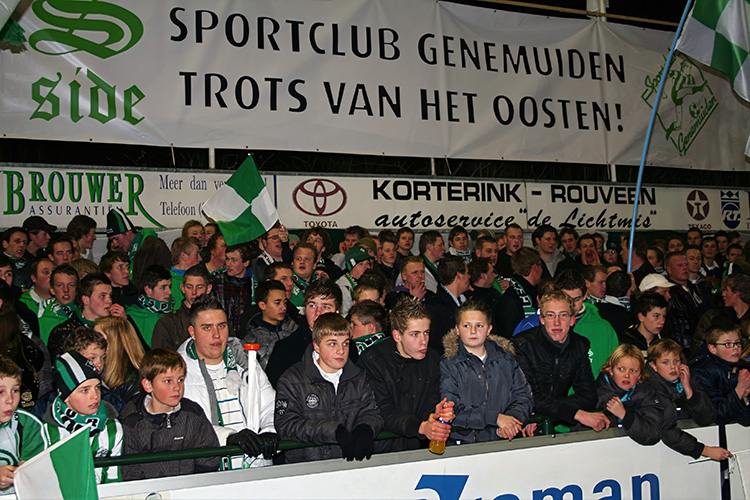 Een volgepakt sportpark de Wetering viel de spelers ten deel.