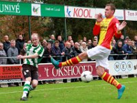 004 CSV Apeldoorn Genemuiden  17-10-2015: Voetbal: CSV Apeldoorn v SC Genemuiden: Apeldoorn/Arjen Netjes (l) of Genemuiden, Jeremy Jonker (r) of CSV Apeldoorn/Hoofdklasse C