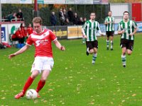 026 Harkemase Boys Genemuiden  07-11-2015: Voetbal: Harkemase Boys v SC Genemuiden: Harkema/Joram Smits (l) of Harkema/Hoofdklasse C