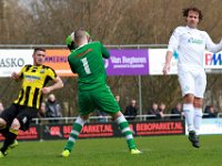 005 2016 DOS37 Genemuiden  09-04-2016: Voetbal: DOS 37 v SC Genemuiden: Vriezenveen/Jaap Mulderij (l) of DOS '37, Patrick Lip (r) of Genemuiden/Hoofdklasse C zaterdagamateurvoetbal.