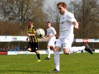 007 2016 DOS37 Genemuiden  09-04-2016: Voetbal: DOS 37 v SC Genemuiden: Vriezenveen/Sijmon Eenkhoorn of genemuiden/Hoofdklasse C zaterdagamateurvoetbal.