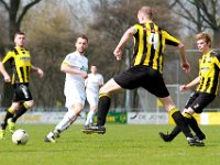 012 2016 DOS37 Genemuiden  09-04-2016: Voetbal: DOS 37 v SC Genemuiden: Vriezenveen/Jaap Mulderij (l) of DOS '37, Jacco Riemens (m) of Genemuiden, Douwe Koebrugge (r) of DOS '37/Hoofdklasse C zaterdagamateurvoetbal.