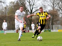 022 2016 DOS37 Genemuiden  09-04-2016: Voetbal: DOS 37 v SC Genemuiden: Vriezenveen/Sijmon Eenkhorn (l) of Genemuiden, Jaap Mulderij (r) of DOS '37/Hoofdklasse C zaterdagamateurvoetbal.