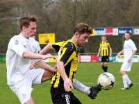 028 2016 DOS37 Genemuiden  09-04-2016: Voetbal: DOS 37 v SC Genemuiden: Vriezenveen/Job van Dalfsen (l) of Genemuiden, Lennard Mulderij (r) of DOS '37