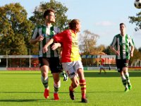 012 2016 CSV Apeldoorn Genemuiden  29-10-2016: Voetbal: CSV Apeldoorn v SC Genemuiden: Apeldoorn / Dirk Muis (l) of Genemuiden, Sander Krijns (m) 0f CSV Apeldoorn, Wouter van der Molen (r) of Genemuiden / : SC Genemuiden, CSV Apeldoorn, Hoofdklasse B zaterdagamateurvoetbal, Dirk Muis, Sander Krijns, Wouter van der Molen