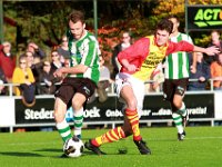 016 2016 CSV Apeldoorn Genemuiden  29-10-2016: Voetbal: CSV Apeldoorn v SC Genemuiden: Apeldoorn / Jacco Riemens (l) of Genemuiden, Charlie van der Hulst (r) of CSV Apeldoorn / : SC Genemuiden, CSV Apeldoorn, Hoofdklasse B zaterdagamateurvoetbal, Jacco Riemens, Charlie van der Hulst