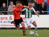 008 2017 Sparta Nijkerk Genemuiden  08-04-2017: Voetbal: Sparta Nijkerk v SC Genemuiden: Nijkerk/Donny van der Wal (l) of Nijkerk, Omar Kavak (r) of Genemuiden/ : SC genemuiden, Sparta Nijkerk, Zaterdagamateurvoetbal, Hoofdklasse B, Donny van der Wal, Omar Kavak