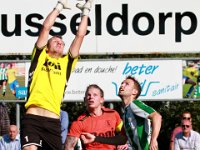 017 2017 Genemuiden Sparta Nijkerk  23-09-2017: Voetbal: SC Genemuiden v Sparta Nijkerk: Genemuiden/Brian Willemse (l), Dennis van der Wal (m) of Nijkerk, Jacco Riemens (r) of Genemuiden/ : SC genemuiden, Sparta Nijkerk, Hoofdklasse B, Zaterdagamateurvoetbal, Brian Willemse, Dennis van der Wal, Jacco Riemens