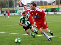 015 17 18 Genemuiden Berkum  04-11-2017: Voetbal: SC Genemuiden v Berkum: Genemuiden/Frank Jansen (l) of Genemuiden, Jorben Nieuwenhuis (r) of Berkum/ : SC Genemuiden, vv Berkum, Hoofdklasse B, Zaterdagamateurvoetbal, Frank Jansen, Jorben Nieuwenhuis