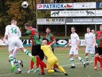 004 17 18 Zuidvogels Genemuiden  18-11-2017: Voetbal: Zuidvogels v SC Genemuiden: Huizen/Zuidvogels vs Genemuiden/ : HSV De Zuidvogels, SC Genemuiden, Hoofdklasse B, Zaterdagamateurvoetbal/Sijmon Eenkhoorn, Dirk Muis, Danny Menting