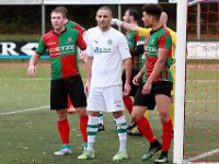 012 17 18 Zuidvogels Genemuiden  18-11-2017: Voetbal: Zuidvogels v SC Genemuiden: Huizen/ Richard Gooijer (l) of Zuidvogels, Omar Kavak (m) of Genemuiden, Daryl Yngard (r) of Zuidvogels/ : HSV De Zuidvogels, SC Genemuiden, Hoofdklasse B, Zaterdagamateurvoetbal, Richard Gooijer, Omar Kavak, Daryl Yngard