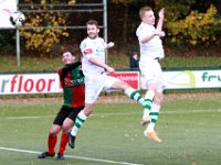 021 17 18 Zuidvogels Genemuiden  18-11-2017: Voetbal: Zuidvogels v SC Genemuiden: Huizen/Ricardo Tat (l) of Zuidvogels, Jacco Riemens (m), Arjen Hagenauw (r) of Genemuiden/ : HSV De Zuidvogels, SC Genemuiden, Hoofdklasse B, Zaterdagamateurvoetbal, Ricardo Tat, Jacco Riemens, Arjen Hagenauw