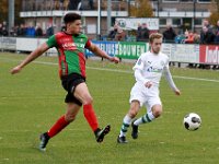 023 17 18 Zuidvogels Genemuiden  18-11-2017: Voetbal: Zuidvogels v SC Genemuiden: Huizen/Daryl Yngard (l) of Zuidvogels, Frank Jansen (r) of Genemuiden/ : HSV De Zuidvogels, SC Genemuiden, Hoofdklasse B, Zaterdagamateurvoetbal, Daryl Yngard, Frank Jansen