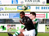 HL20180317006  17-03-2018: Voetbal: SC Genemuiden v DFS: Genemuiden/Noe Bokila (l) of DFS, Dirk Muis (r) of Genemuiden/ : SC Genemuiden, DFS, Zaterdagamateurvoetbal, Hoofdklasse B, Noe Bokila, Dirk Muis