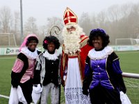HL202112040020  Sinterklaas & pieten bezoeken Sportclub Genemuiden. : Sinterklaas, Pieten, SC Genemuiden