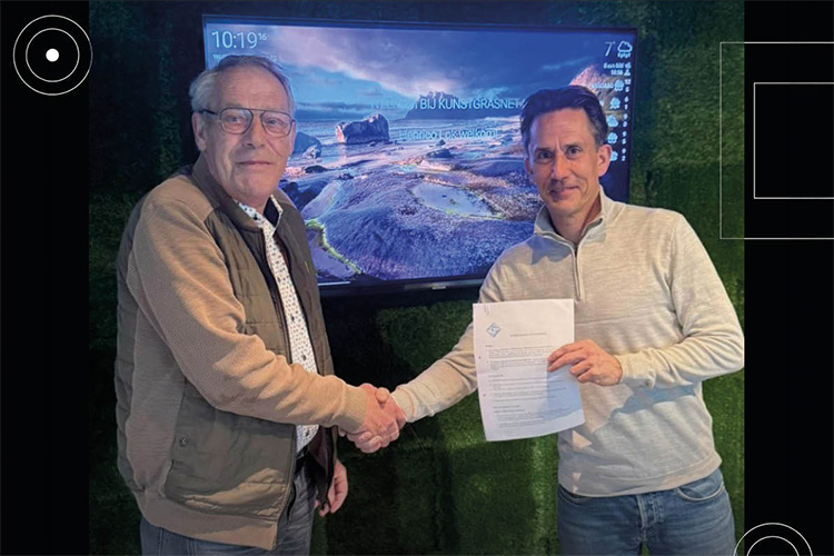 Kunstgrasnet verlengt betrokkenheid bij de club