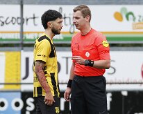 HL20250816010 ERMELO, NETHERLANDS - AUGUST 16, 2025: Zico Jamai Soree (l) of DVS, Ref. Martin Wever. Competition match between DVS´33 vs SC Genemuiden at Sportcomplex DVS '33...
