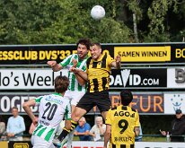 HL20250816014 ERMELO, NETHERLANDS - AUGUST 16, 2025: Berwout Beimers (l) of Genemuiden, Nicky van Hilten (r) of DVS. Competition match between DVS´33 vs SC Genemuiden at...