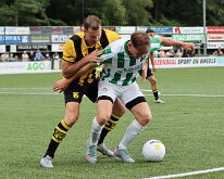 HL20250816020 ERMELO, NETHERLANDS - AUGUST 16, 2025: Nicky van Hilten (l) of DVS, Rens van Benthem (r) of Genemuiden. Competition match between DVS´33 vs SC Genemuiden at...