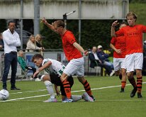 HL20250823007 GENEMUIDEN, NETHERLANDS - AUGUST 23: Rens van Benthem (l) of Genemuiden, Thomas van Dijk (r) of Sparta Nijkerk. Competition match between SC Genemuiden vs...