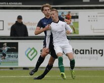 HL20250927011 GENEMUIDEN, NETHERLANDS - SEPTEMBER 27: Gerben Kolk (l) of Genemuiden, Steff Kaptein (r) of HSC. Competition match between SC Genemuiden vs HSC '21 at Sports...