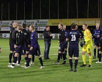 HL20251020017 Oud-spelers Sportclub Genemuiden nemen afscheid tijdens Biestemerkeumpien.