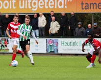 HL20251025010 GENEMUIDEN, NETHERLANDS - OKTOBER 25: Steyn Potma (l) of Harkema, Rutger Etten (m) of Genemuiden, Jules Boubane (r) of Harkema. Competition match between SC...