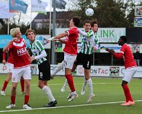 HL20251025017 GENEMUIDEN, NETHERLANDS - OKTOBER 25: Competition match between SC Genemuiden vs Harkemase Boys at Sports complex “the Wetering” on oktober 25, 2025 in...