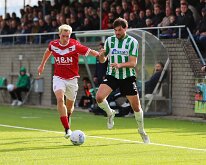 HL20251025019 GENEMUIDEN, NETHERLANDS - OKTOBER 25: Rik de Boer (l) of Harkema, Berwout Beimers (r) of Genemuiden. Competition match between SC Genemuiden vs Harkemase Boys...