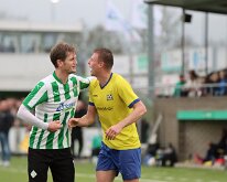 HL20251115014 GENEMUIDEN, NETHERLANDS - NOVEMBER 15, 2025: Rens van Benthem (l) of Genemuiden, Frank van der Burg (r) of Staphorst. Competition match between SC Genemuiden vs...
