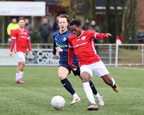 HL20251206004 VEENENDAAL, NETHERLANDS - DECEMBER 6, 2025: Guido Bakker (l) of Genemuiden, Kelly Joao (r) of DOVO. Competition match between DOVO vs SC Genemuiden at Sports...