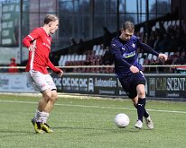 HL20251206017 VEENENDAAL, NETHERLANDS - DECEMBER 6, 2025: Timo Pluk (l) of DOVO, Rens van Benthem (r) of Genemuiden. Competition match between DOVO vs SC Genemuiden at Sports...
