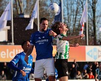 HL20251213007 GENEMUIDEN, NETHERLANDS - DECEMBER 13, 2025: Levon van Dijk (l) of Hoogeveen, Hadde Pleijsier (r) of Genemuiden. Competition match between SC Genemuiden vs v.v....