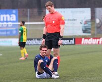 HL20260130015 HUIZEN, NETHERLANDS - JANUARY 31, 2026: Hadde Pleijsier (l) of Geneuiden, Ref, Illian Groothuismink (r). Competition match between SV Huizen vs SC Genemuiden at...