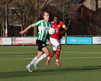 HL20260207004 WOERDEN, NETHERLANDS - FEBRUARY 2026: Niles Grevink (l) of Genemuiden, Sanny Monteiro (r) of Sportlust. Competition match between Sportlust '46 vs SC Genemuiden...