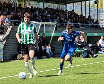 HL20260425006 GENEMUIDEN, NETHERLANDS - APRIL 25: Berwout Beimers (l) of Genemuiden, Jesse Kramer (r) of Urk. competition match between SC Genemuiden vs SV Urk at Sports...