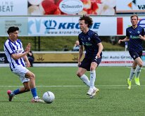 HL20260509010 SCHERPENZEEL, NETHERLANDS - MAY 9: Manno Bakkenes (l) of Scherpenzeel, Guido Bakker (r) of Genemuiden. Competition match between vv Scherpenzeel vs SC...