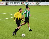 HL20260516019SCG-DOSK Wat vroeger garant stond voor felle, maar sportieve strijd, krijgt op 16 mei een prachtig vervolg. De Oldstars Legends van DOS en Genemuiden namen het weer...