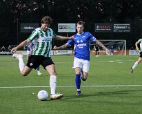 HL20261003014 HOOGEVEEN, NETHERLANDS - OKTOBER 2026: Berwout Beimers (l) of Genemuiden, Joey Roufs (r) of Hoogeveen. Competition match between vv Hoogeveen vs SC Genemuiden...